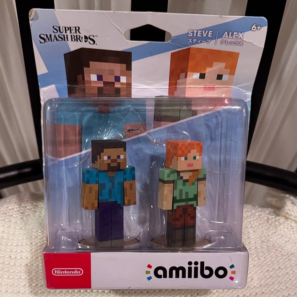 Nintendo Amiibo Steve and Alex Figures with Blue and Green